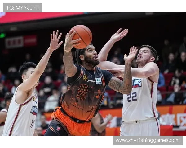 山东队险胜四川队，外援克里斯29分助球队摆脱连败。