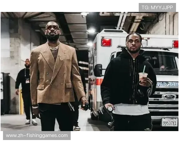 布朗尼与父亲詹姆斯同场竞技，湖人新秀替补登场完成历史时刻